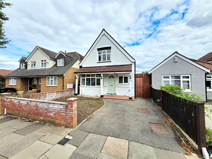 3 Bedroom Detached Bungalow To Rent In Eastmead Avenue, Greenford, UB6