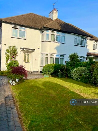 4 Bedroom Semi-Detached House To Rent In The Grove, Sidcup, DA14