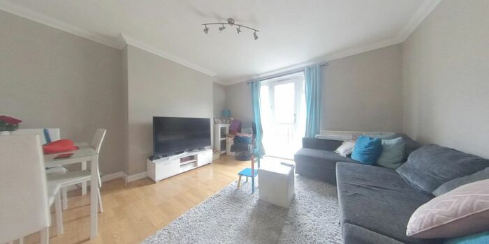 2 Bedroom Flat To Rent In Vermont Road, Wandsworth, SW18