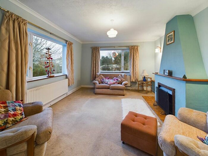 2 Bedroom Detached Bungalow For Sale In Merthyr Road, Llanfoist, NP7