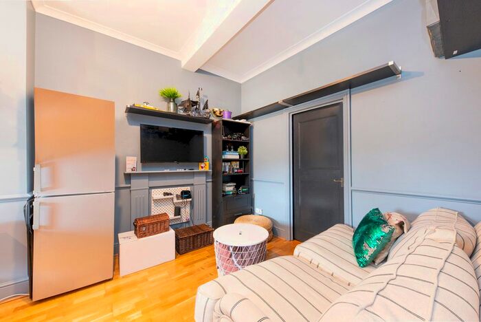 1 Bedroom Flat To Rent In Garratt Lane, London SW18