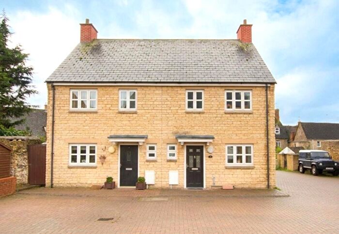3 Bedroom Semi-Detached House To Rent In Butchers Court, Witney, Oxfordshire, OX28