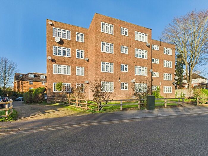 2 Bedroom Flat For Sale In Arborfield Close, Slough, Berkshire, SL1