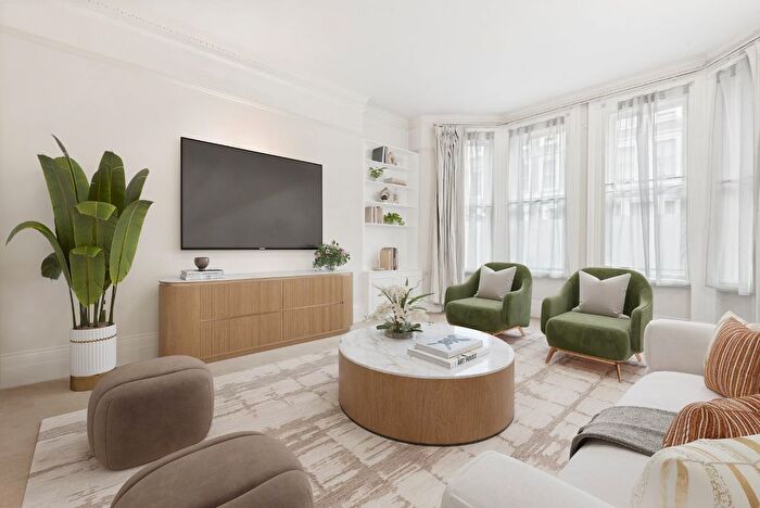 4 Bedroom Flat To Rent In Barkston Gardens, Earls Court, SW5