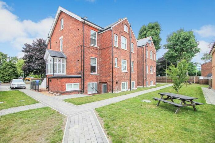 1 Bedroom Flat To Rent In Amelia Court, Southampton Street, Farnborough, Hampshire, GU14