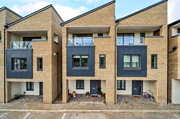 4 Bedroom Semi Detached House For Sale In Woking, Surrey, GU22