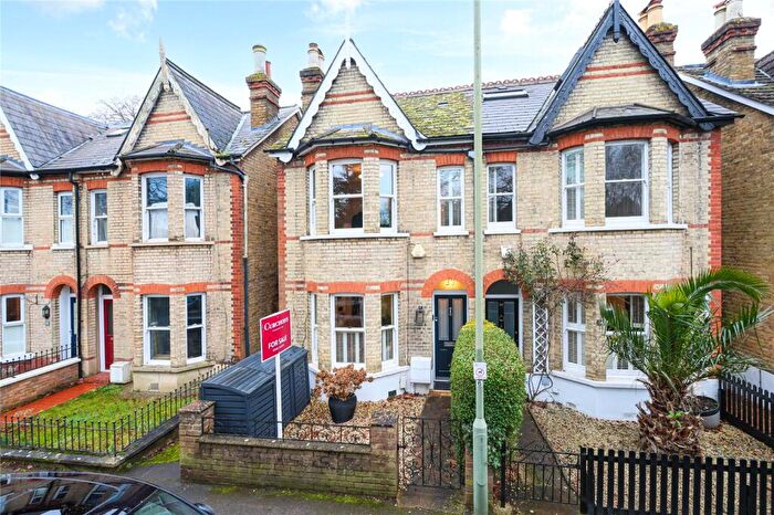 3 Bedroom Semi-Detached House For Sale In West Grove, Walton-On-Thames, KT12