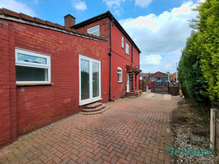 4 Bedroom Semi-Detached House To Rent In Barton Road, Swinton, Manchester, M27
