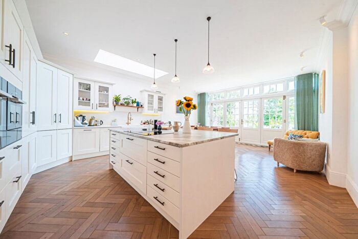 5 Bedroom Semi-detached House For Sale In Alexandra Road, Sydenham, London, SE26