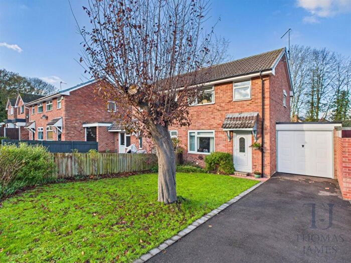 3 Bedroom Semi Detached House For Sale In Saxon Way, Cotgrave, Nottingham, NG12