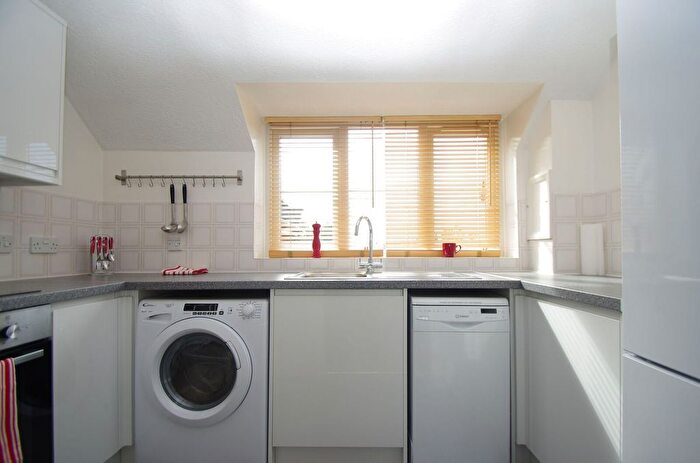 1 Bedroom Flat To Rent In Kennett Court, Watford, WD18