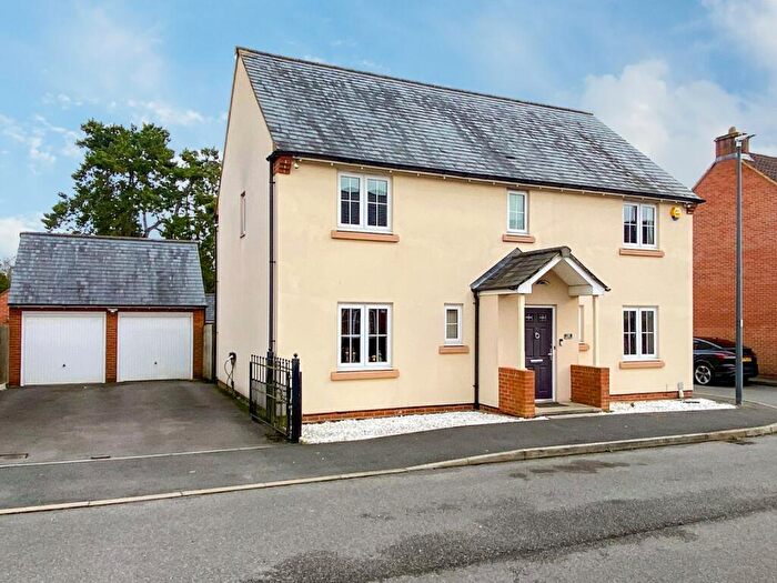 4 Bedroom Detached House For Sale In Hickory Lane, Almondsbury, Bristol, BS32