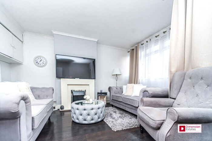 3 Bedroom Maisonette To Rent In Wick Road, Homerton, Hackney, E9