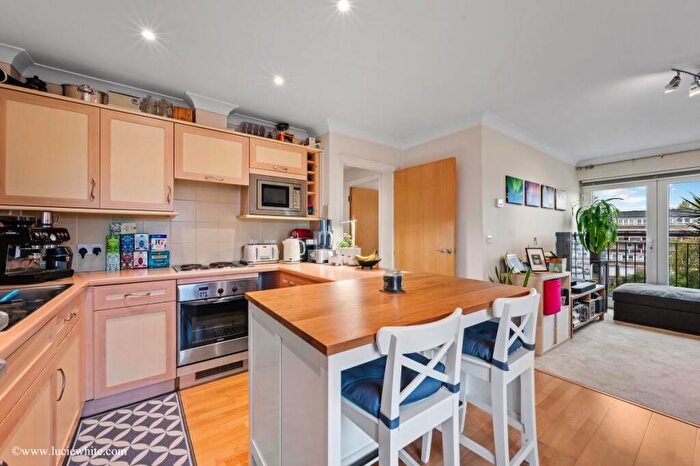 2 Bedroom Apartment To Rent In Hawks Road, Kingston Upon Thames, KT1