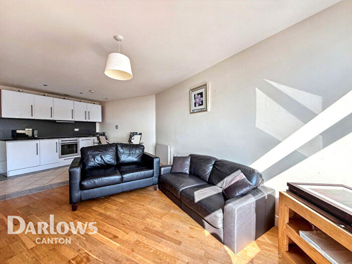 2 Bedroom Apartment For Sale In Bute Terrace, Cardiff, CF10