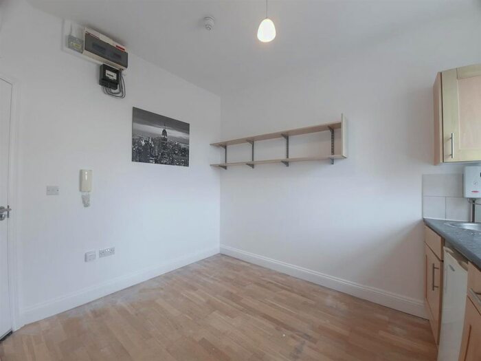 Studio To Rent In Regents Park Road, Finchley, N3