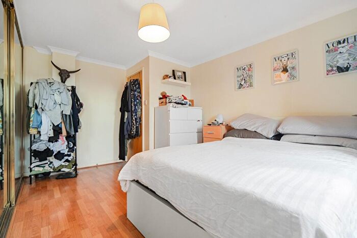 1 Bedroom Flat For Sale In Free Trade Wharf, Wapping, London, E1W