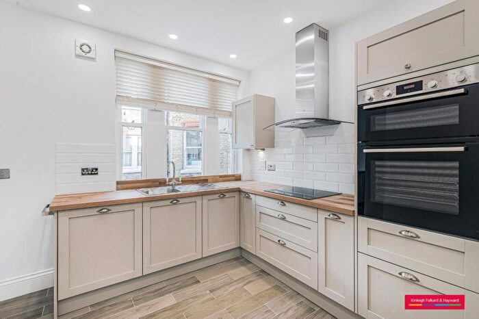 3 Bedroom Flat To Rent In Ashburnham Road, London, SW10