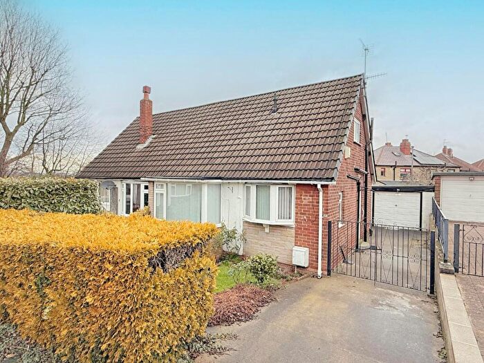 2 Bedroom Semi-Detached Bungalow For Sale In Beecroft Close, Leeds, LS13