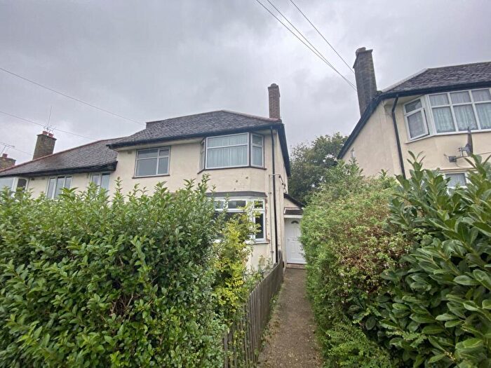 2 Bedroom Flat To Rent In Claybury Road, IG8