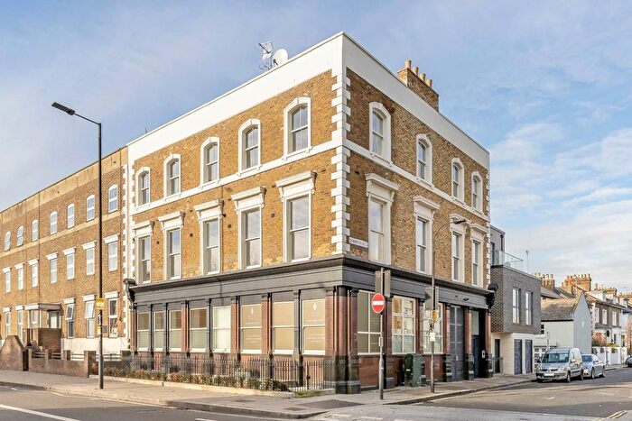 2 Bedroom Flat To Rent In Goldhawk Road, London, W12