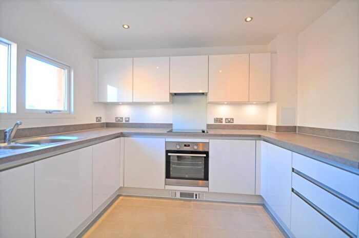 2 Bedroom Apartment To Rent In Kidwells Close, Maidenhead, Berkshire, SL6