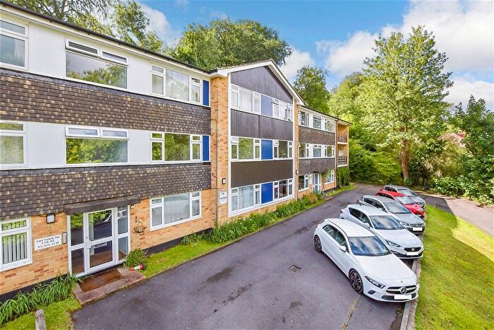 2 Bedroom Flat For Sale In Beechwood Road, Caterham, Surrey, CR3