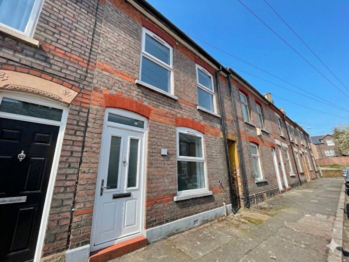 4 Bedroom Terraced House For Sale In Tavistock Crescent, Luton, Bedfordshire, LU1