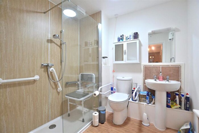 2 Bedroom Flat For Sale In Sycamore Grange, Branksomewood Road, Fleet, GU51