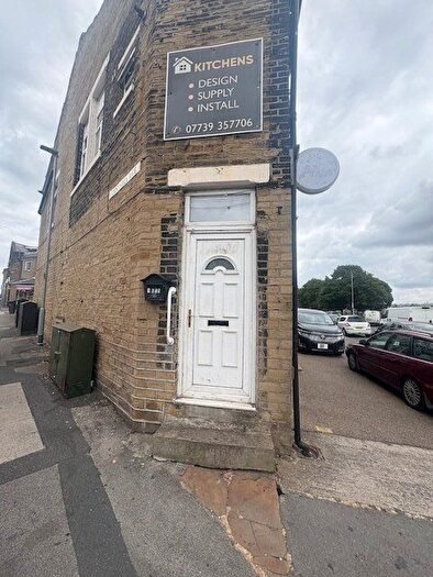 2 Bedroom Flat To Rent In Leeds Road, Bradford, BD3