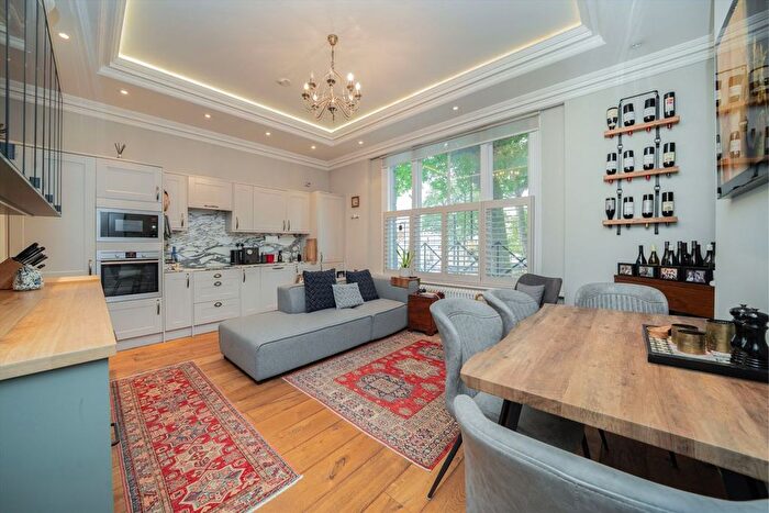 2 Bedroom Flat For Sale In Ladbroke Grove, North Kensington, W10