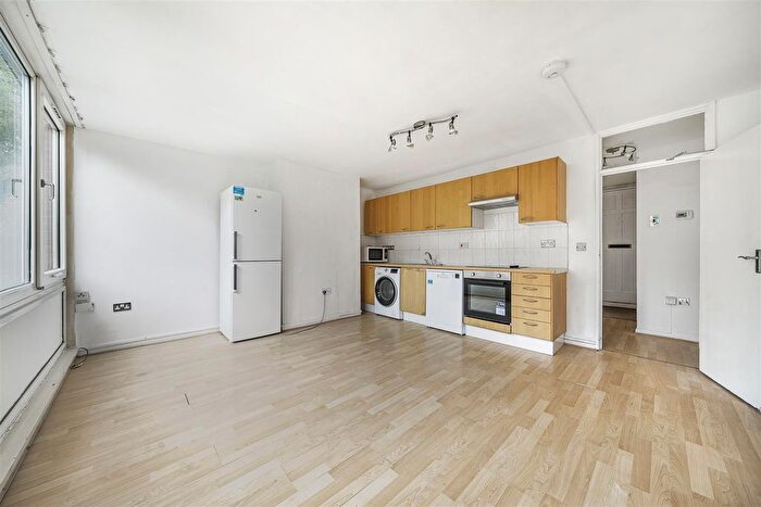 4 Bedroom Flat To Rent In Sherfield Gardens, London, SW15