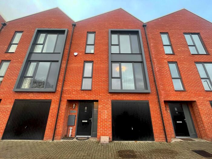 4 Bedroom Property To Rent In Somerset Close, Derby, DE22