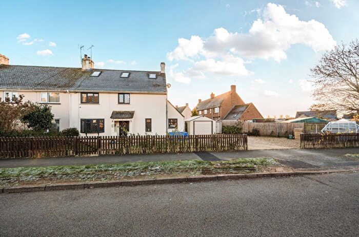 4 Bedroom Semi Detached House For Sale In Sandhill, Shrivenham, Swindon, SN6