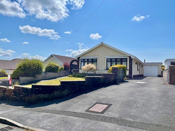 4 Bedroom Detached Bungalow For Sale In Llandeilo Road, Upper Brynamman, Ammanford, SA18
