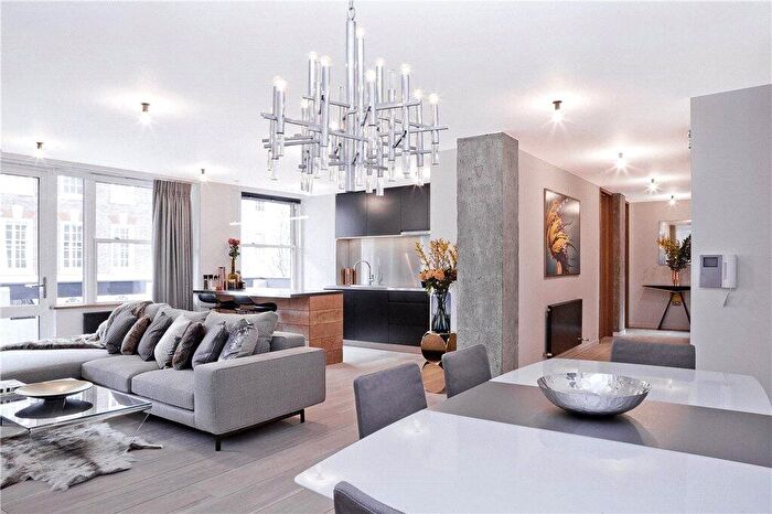 3 Bedroom Flat To Rent In Weymouth Street, London, W1W