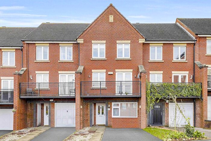 4 Bedroom Town House For Sale In Cudworth Drive, Mapperley, NG3