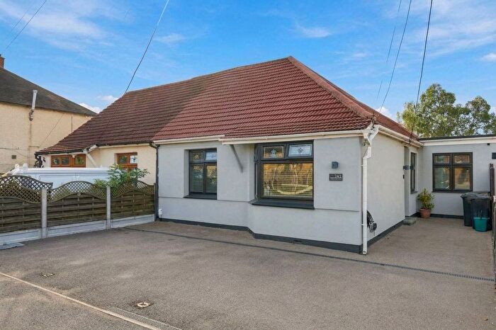 4 Bedroom Semi-Detached House For Sale In Nevendon Road, Wickford, SS12