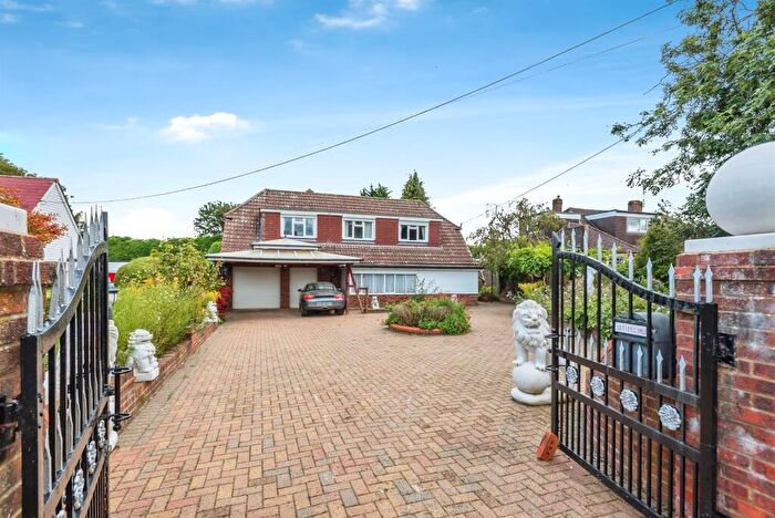 5 Bedroom Detached House For Sale In Old Kempshott Lane, Basingstoke, RG22