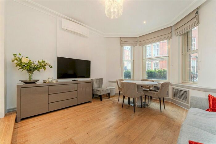 2 Bedroom Flat To Rent In Park Street, Mayfair, London, W1K