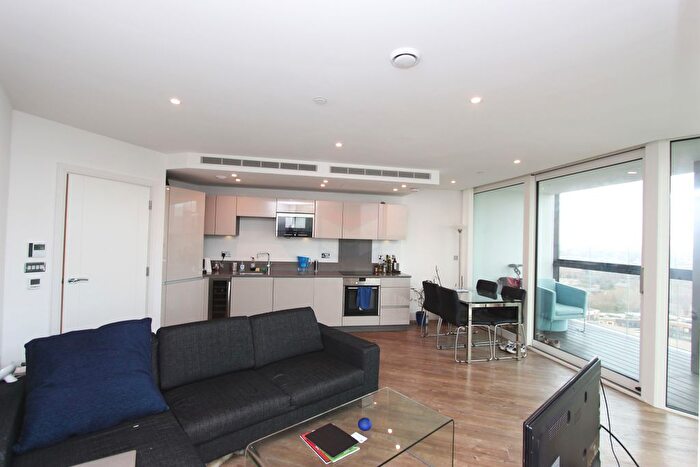 1 Bedroom Flat To Rent In Surrey Quays Road, London, Greater London, SE16