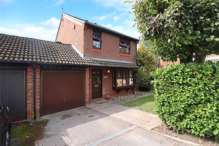 4 Bedroom Link Detached House For Sale In Woking, Surrey, GU21