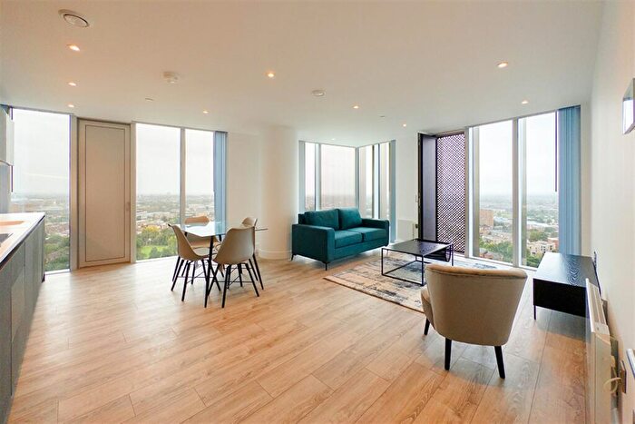 2 Bedroom Apartment To Rent In The Blade, M15