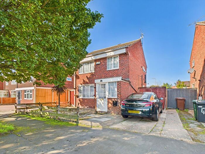 3 Bedroom Detached House For Sale In Gairloch Close, Stenson Fields, DE24