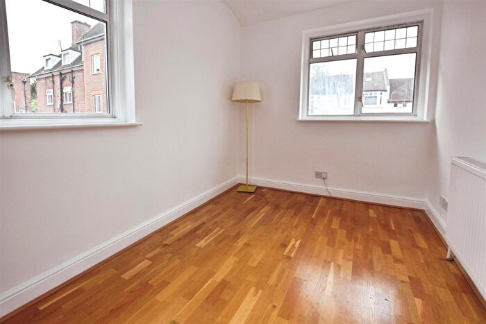 1 Bedroom Flat To Rent In Lodge Road, Hendon, NW4