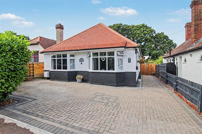 2 Bedroom Detached Bungalow For Sale In Park Avenue, Leigh-On-Sea, SS9