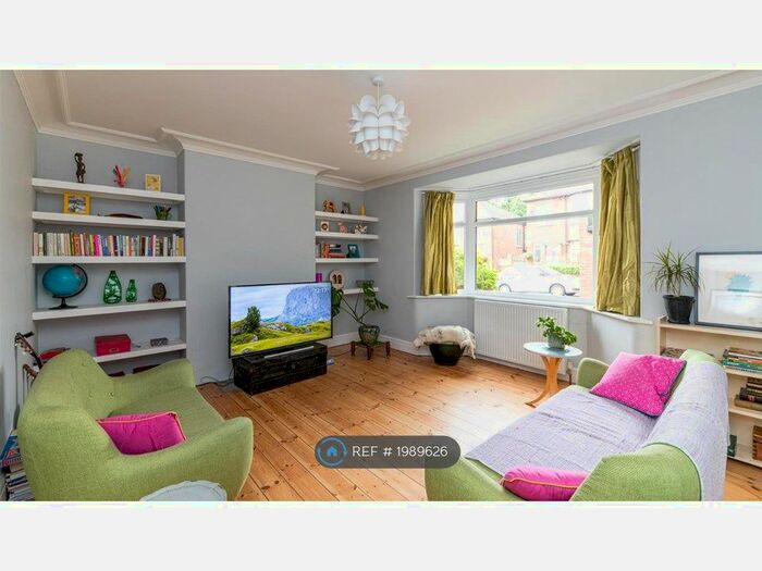 3 Bedroom Semi-Detached House To Rent In Croftsway, Newcastle Upon Tyne, NE4