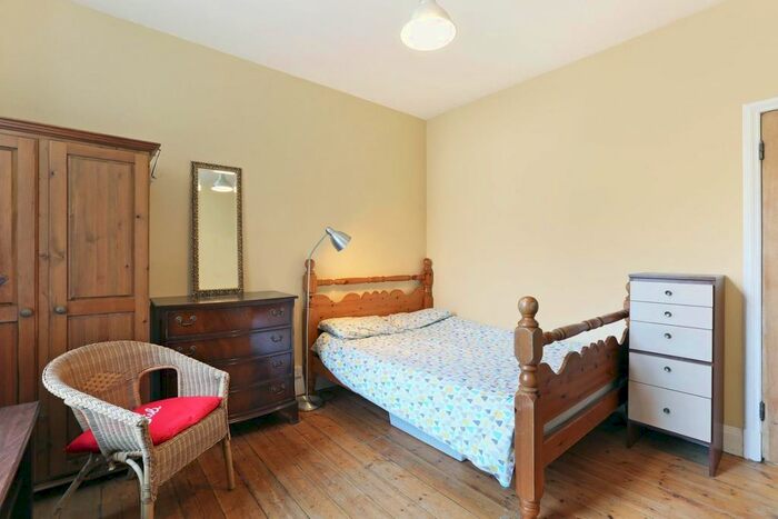 2 Bedroom Flat To Rent In Camberwell New Road, London, SE5
