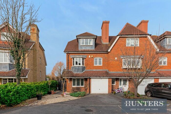 3 Bedroom End Of Terrace House To Rent In Lower Green Gardens, Worcester Park, KT4