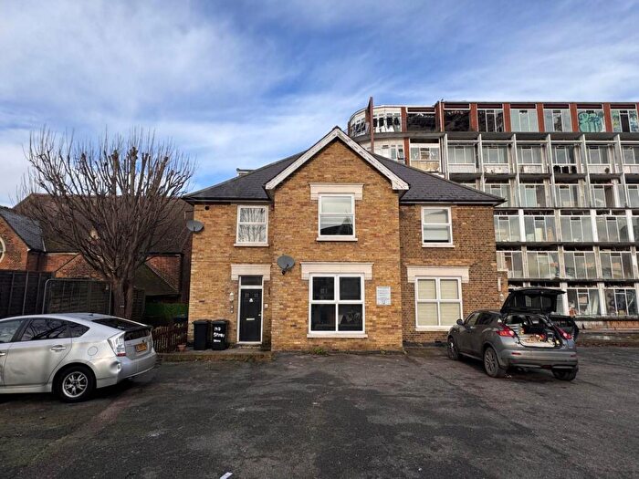 3 Bedroom Flat To Rent In New Road Avenue, Chatham, ME4
